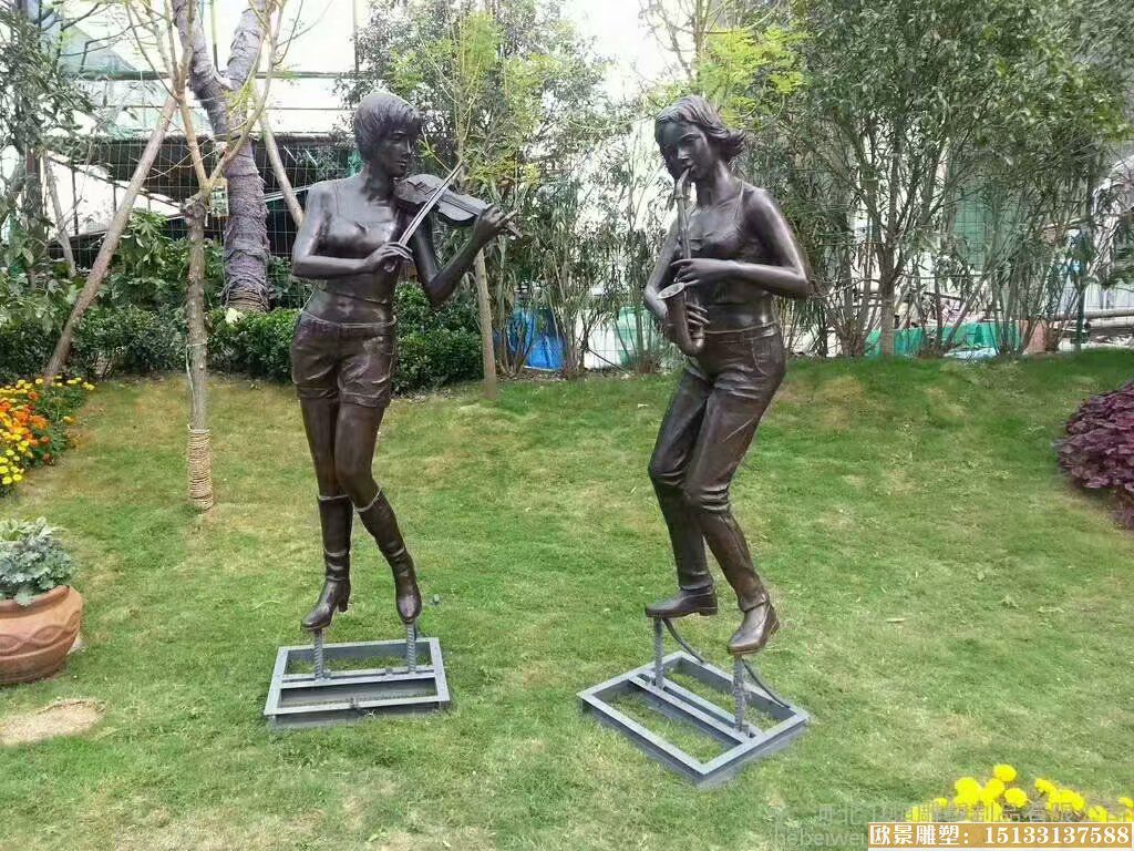 吹乐器人物铜雕塑