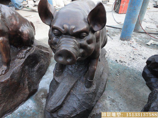 铜猪雕塑，猪雕塑摆件