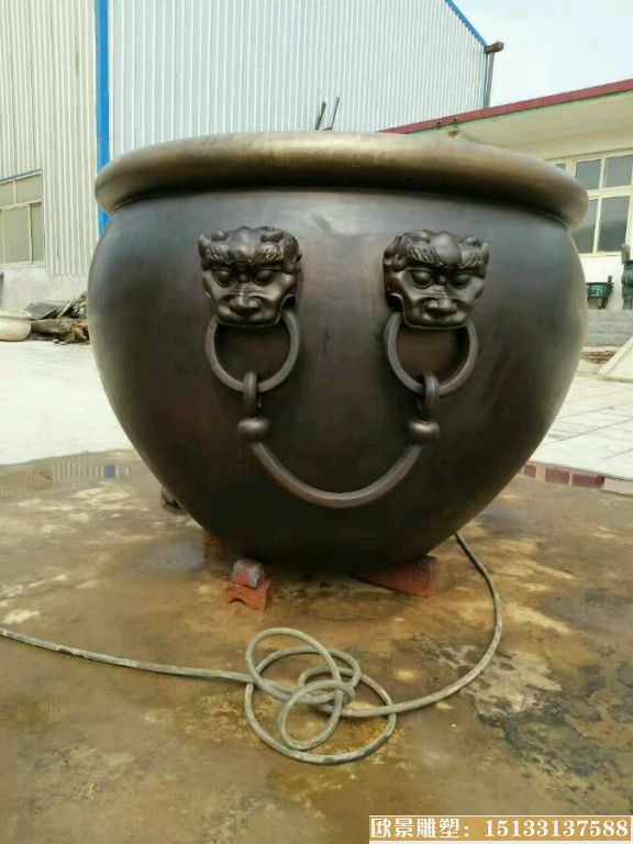 故宫水缸铜雕塑