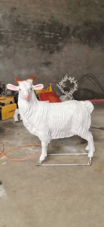 玻璃钢动物羊雕塑3
