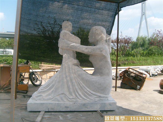 母子石雕塑 母爱人物石雕塑制作厂家