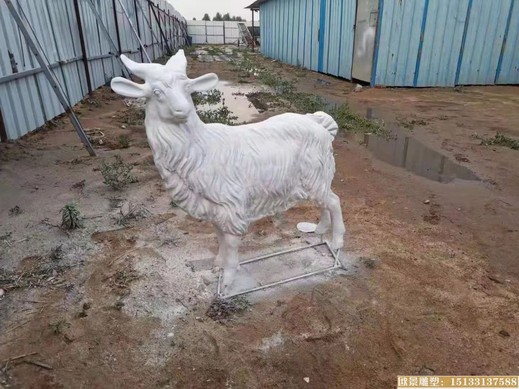 玻璃钢动物羊雕塑,公园山羊雕塑